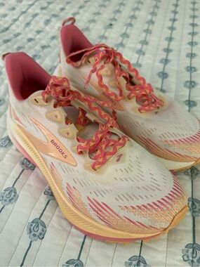 Women’s Brooks Ghost Trailtack Sneakers